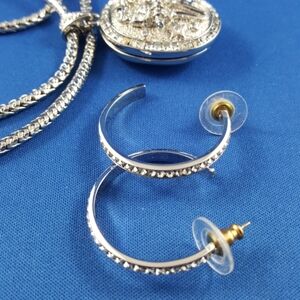 3/$30💥 Locket & Chain Stainless Hi-Relief Parrots Locket with Earrings set